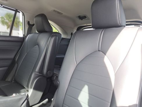 Certified 2021 Toyota Highlander XLE image 9