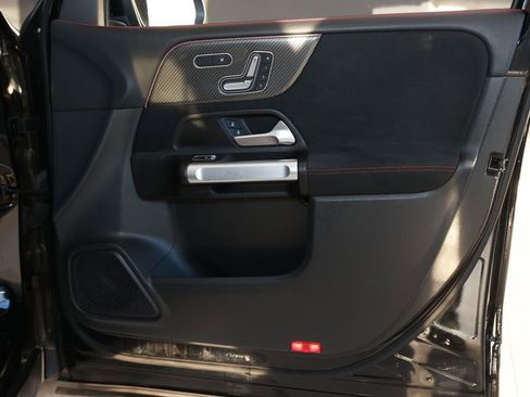 Used 2023 Mercedes-Benz GLB 250 4MATIC image 18