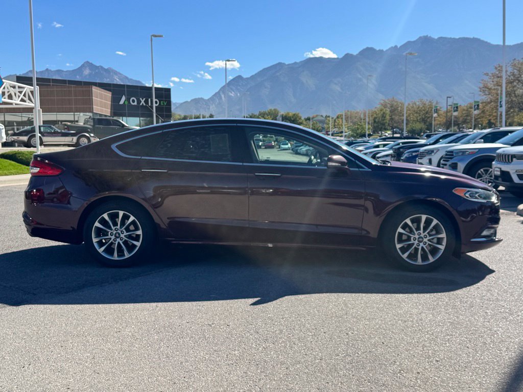 Used 2017 Ford Fusion SE w/ Fusion SE Technology Package FWD image 9