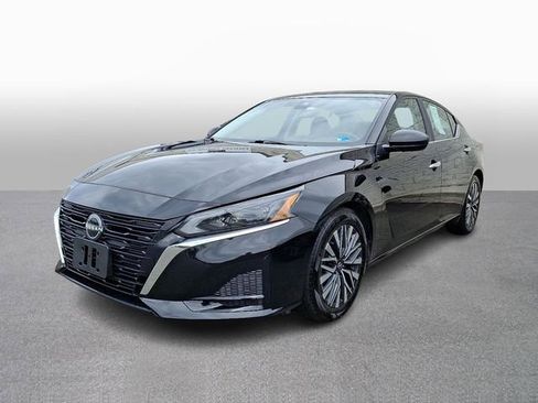 Used 2024 Nissan Altima 2.5 SV FWD image 1