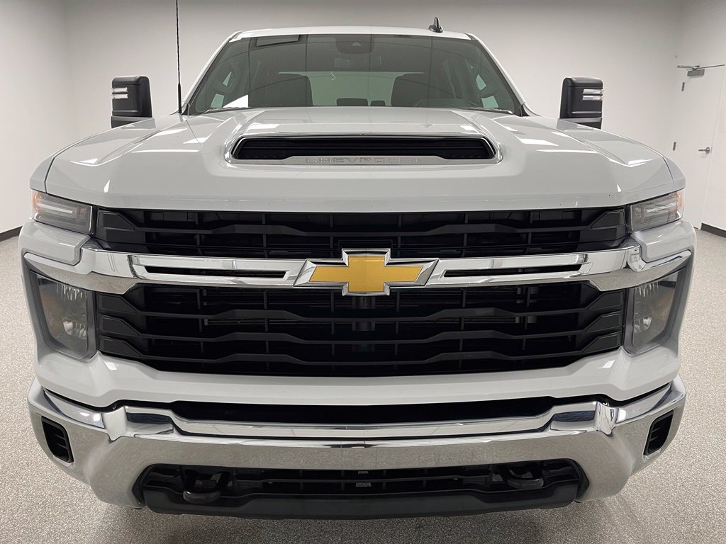 Used 2026 Chevrolet Silverado 2500 LT AWD/4WD image 3