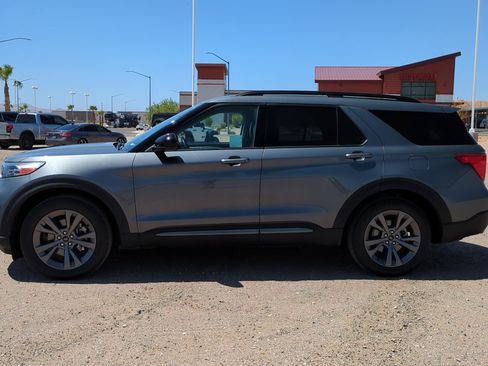 Used 2023 Ford Explorer XLT w/ Equipment Group 202A RWD image 6