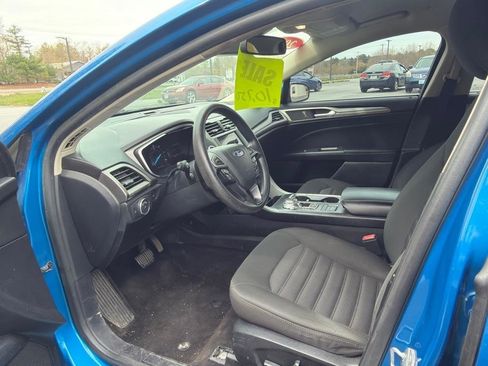 Used 2019 Ford Fusion SE FWD image 7
