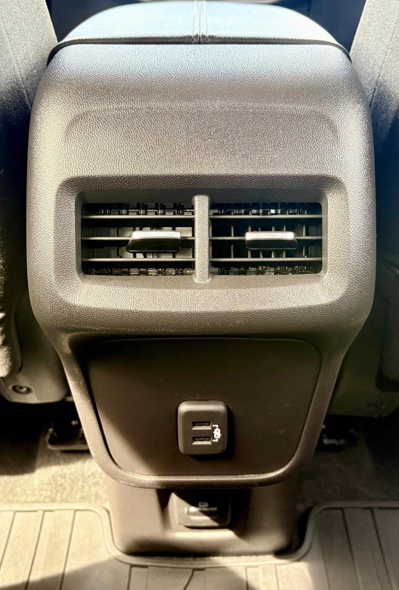 Used 2024 GMC Terrain SLE w/ Driver Convenience Package FWD image 12