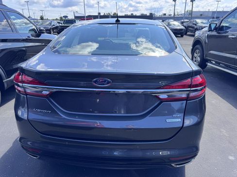 Used 2017 Ford Fusion SE w/ Fusion SE Technology Package FWD image 5
