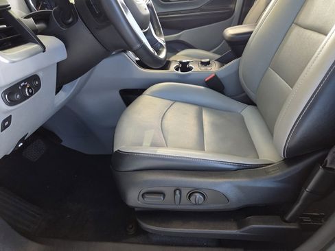 Used 2023 GMC Terrain SLT image 15