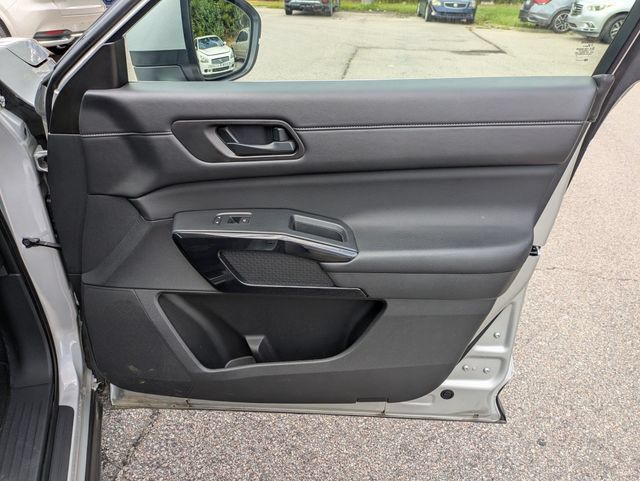 Used 2025 Nissan Pathfinder SV AWD/4WD image 35