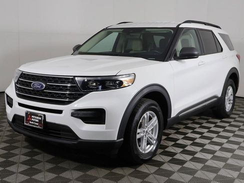 Used 2022 Ford Explorer XLT image 8