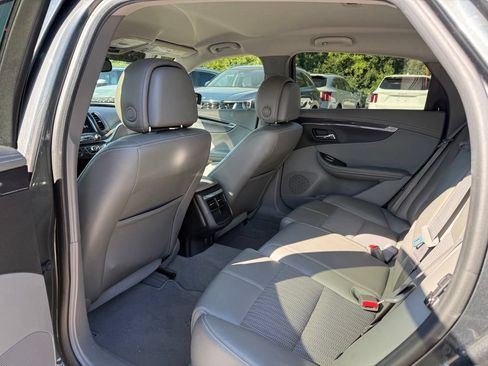 Used 2014 Chevrolet Impala LT w/ Convenience Package FWD image 8