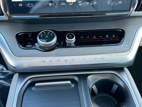 New 2025 Ford Expedition Max Platinum w/ Driver's Package image 12