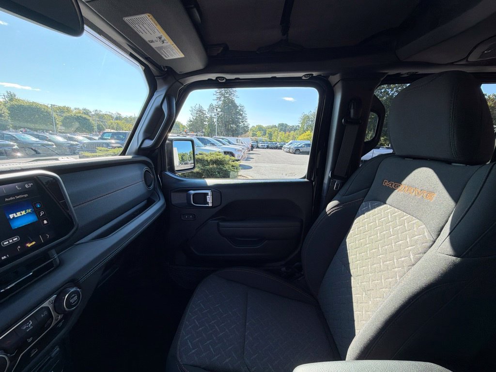 Used 2025 Jeep Gladiator Mojave w/ Convenience Group AWD/4WD image 33