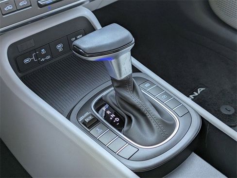 Certified 2025 Hyundai Kona SEL image 9