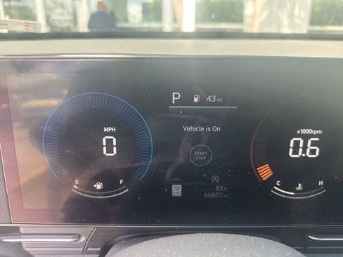 Used 2024 Hyundai Kona SE FWD image 3