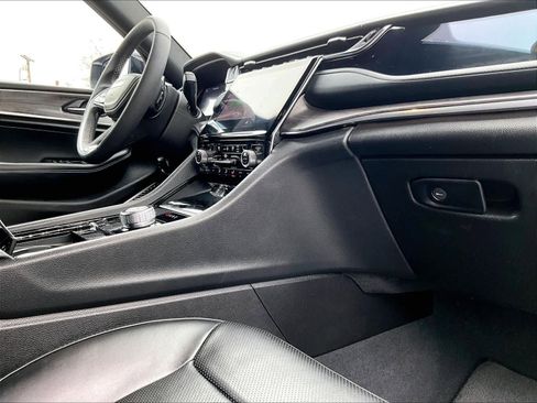 Used 2023 Jeep Grand Cherokee Overland image 14