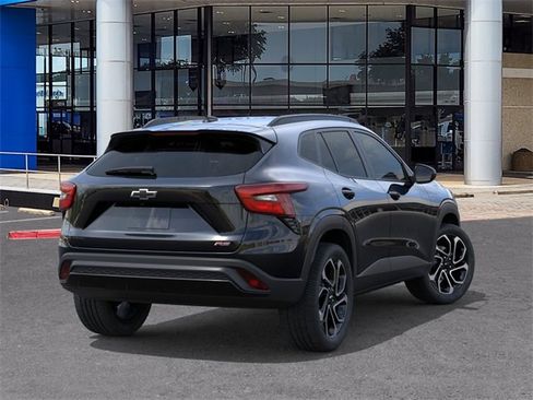 New 2026 Chevrolet Trax RS w/ Sunroof Package FWD image 4