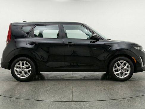 Used 2025 Kia Soul LX w/ LX Technology Package FWD image 11