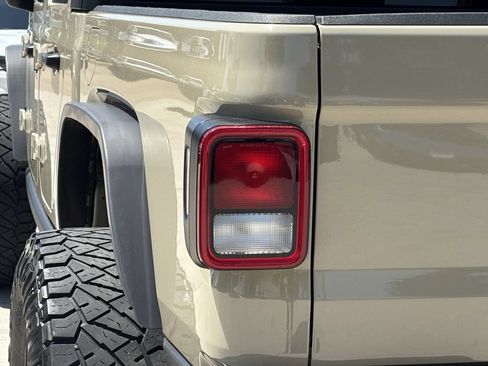 Used 2022 Jeep Gladiator Sport AWD/4WD image 5