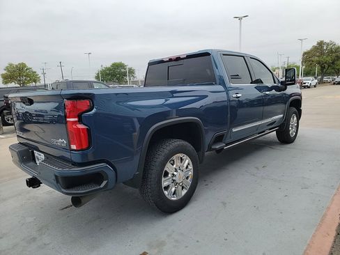 Used 2024 Chevrolet Silverado 2500 High Country w/ High Country Premium Package image 3