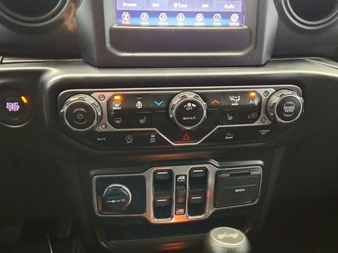 Used 2022 Jeep Wrangler Unlimited Sport image 17