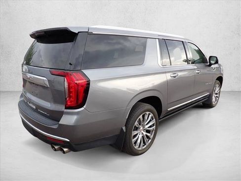 Used 2021 GMC Yukon XL Denali w/ Denali Premium Package AWD/4WD image 3
