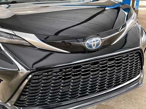 Used 2023 Toyota Sienna XSE image 30