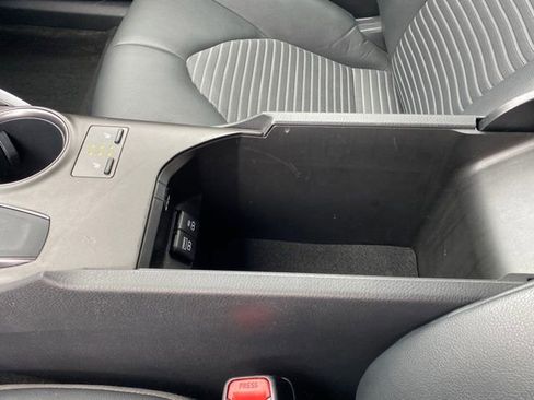 Used 2023 Toyota Camry SE image 12