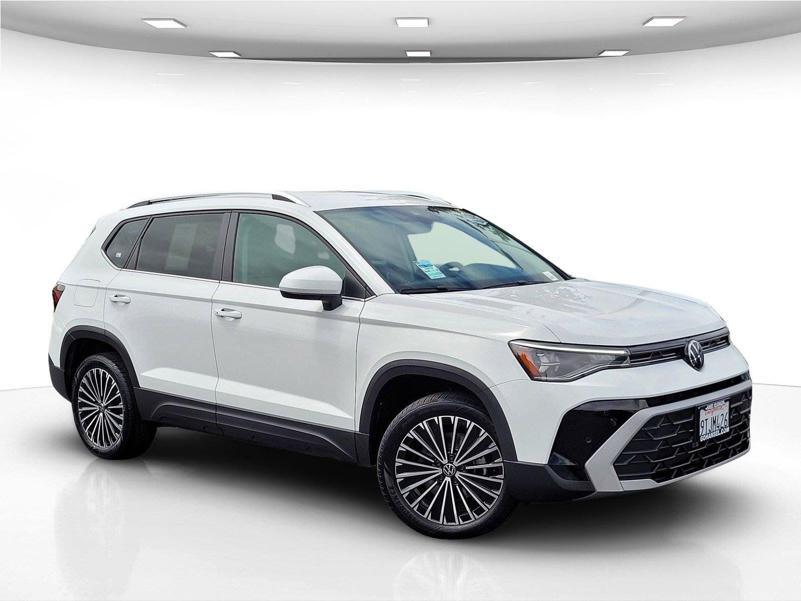 Certified 2025 Volkswagen Taos SE FWD image 2
