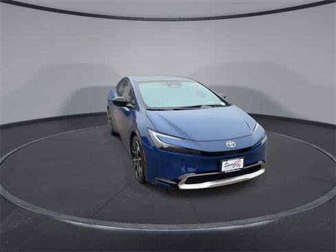 Used 2025 Toyota Prius Plug-In Hybrid image 2