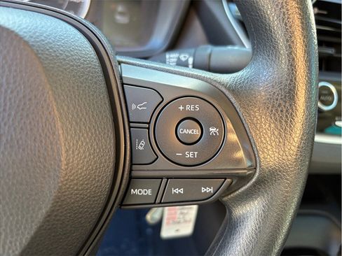Used 2022 Toyota Corolla LE image 21