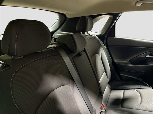 Used 2018 Hyundai Elantra GT image 26