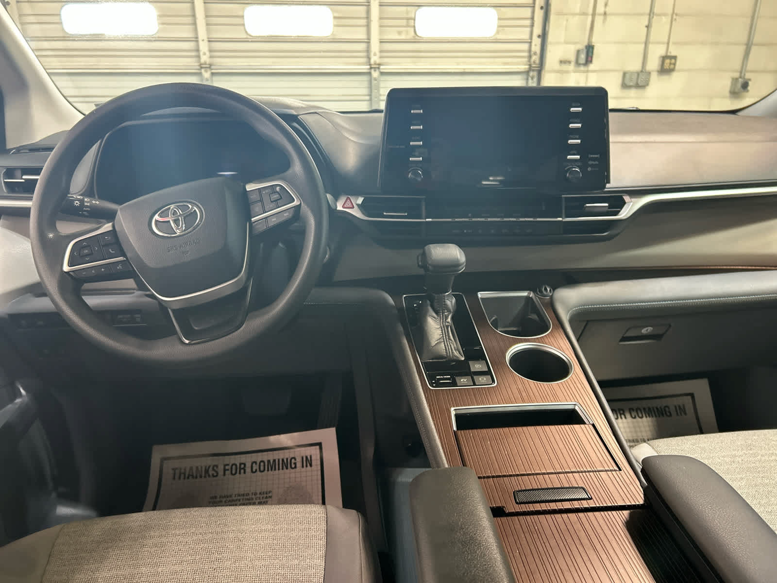 Used 2021 Toyota Sienna LE AWD/4WD image 4