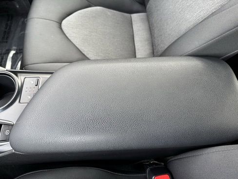 Certified 2018 Toyota Camry LE image 19