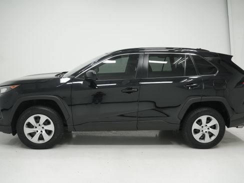 Used 2021 Toyota RAV4 LE FWD image 7