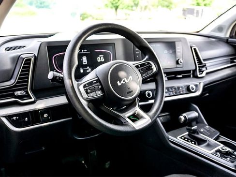 Used 2024 Kia Sportage LX image 15