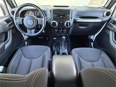 Used 2015 Jeep Wrangler Unlimited Sahara w/ Connectivity Group AWD/4WD image 7