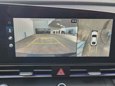 Used 2024 Hyundai Elantra Limited FWD image 16