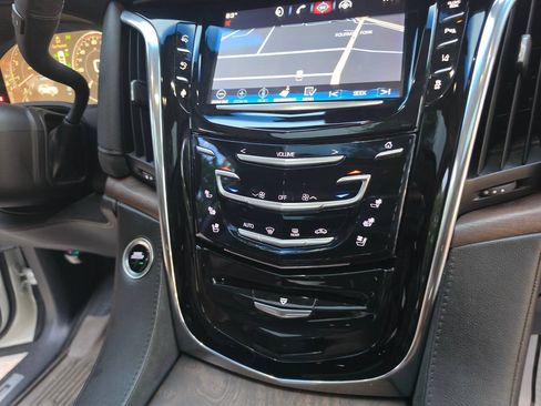 Used 2015 Cadillac Escalade Premium AWD/4WD image 20