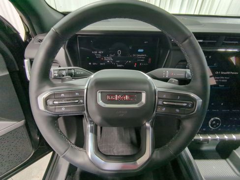 Used 2025 GMC Terrain Elevation w/ Elevation Premium Package image 28