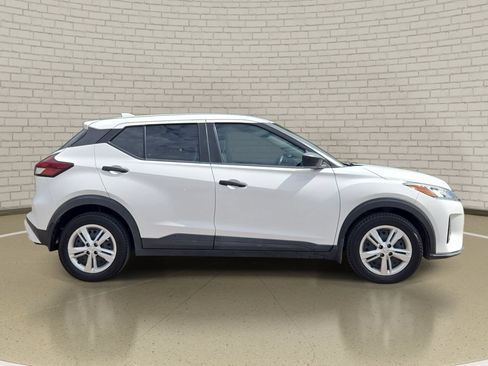 Used 2023 Nissan Kicks S FWD image 4