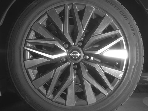 Used 2025 Nissan Altima 2.5 SV FWD image 14