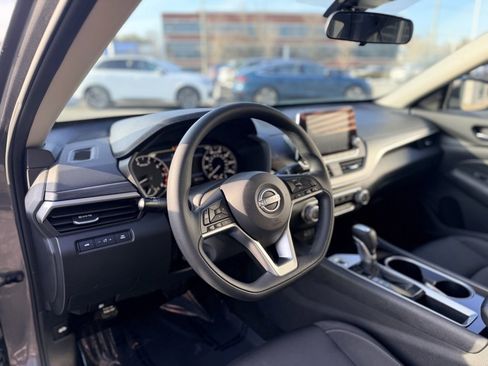 Used 2024 Nissan Altima 2.5 SV image 12