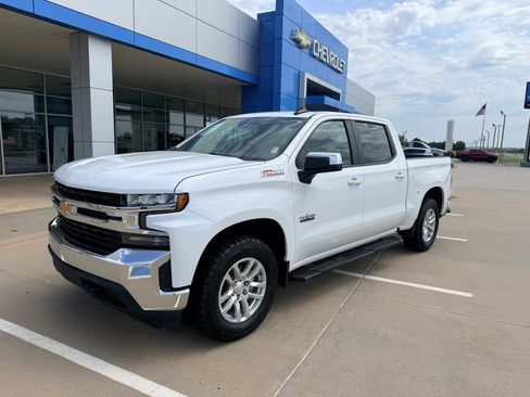 Used 2020 Chevrolet Silverado 1500 LT w/ Texas Edition AWD/4WD image 2