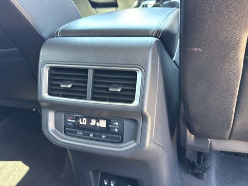 Used 2024 Volkswagen Atlas SE FWD image 28