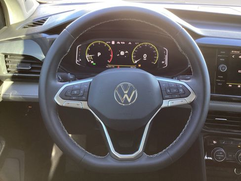 Used 2022 Volkswagen Taos SEL w/ Panoramic Sunroof Package image 17
