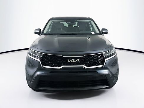 Used 2023 Kia Sorento LX image 2