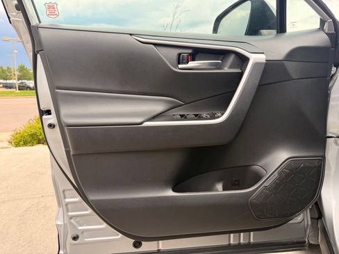 Used 2025 Toyota RAV4 XLE AWD/4WD image 10