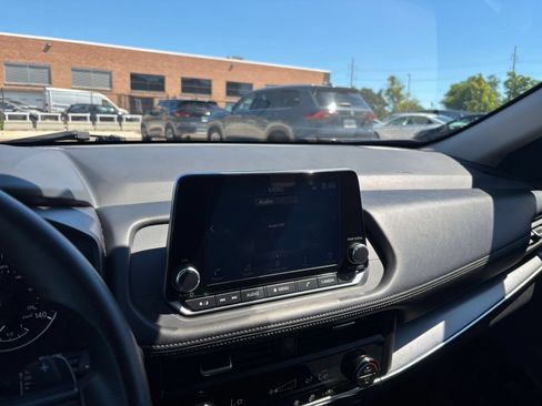 Used 2024 Nissan Rogue SV FWD image 20
