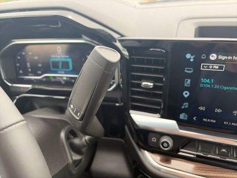 Used 2025 Chevrolet Silverado 1500 LT AWD/4WD image 25