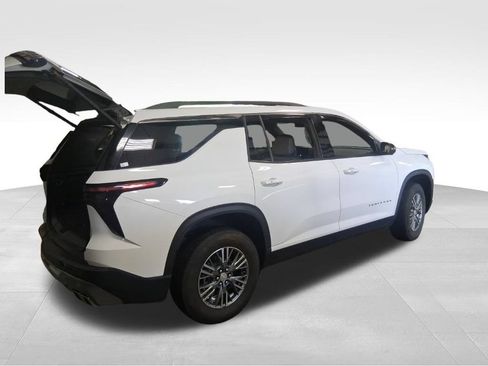 Used 2024 Chevrolet Traverse LT FWD image 4