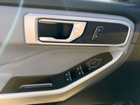 Used 2022 Ford Explorer XLT w/ Equipment Group 202A image 13